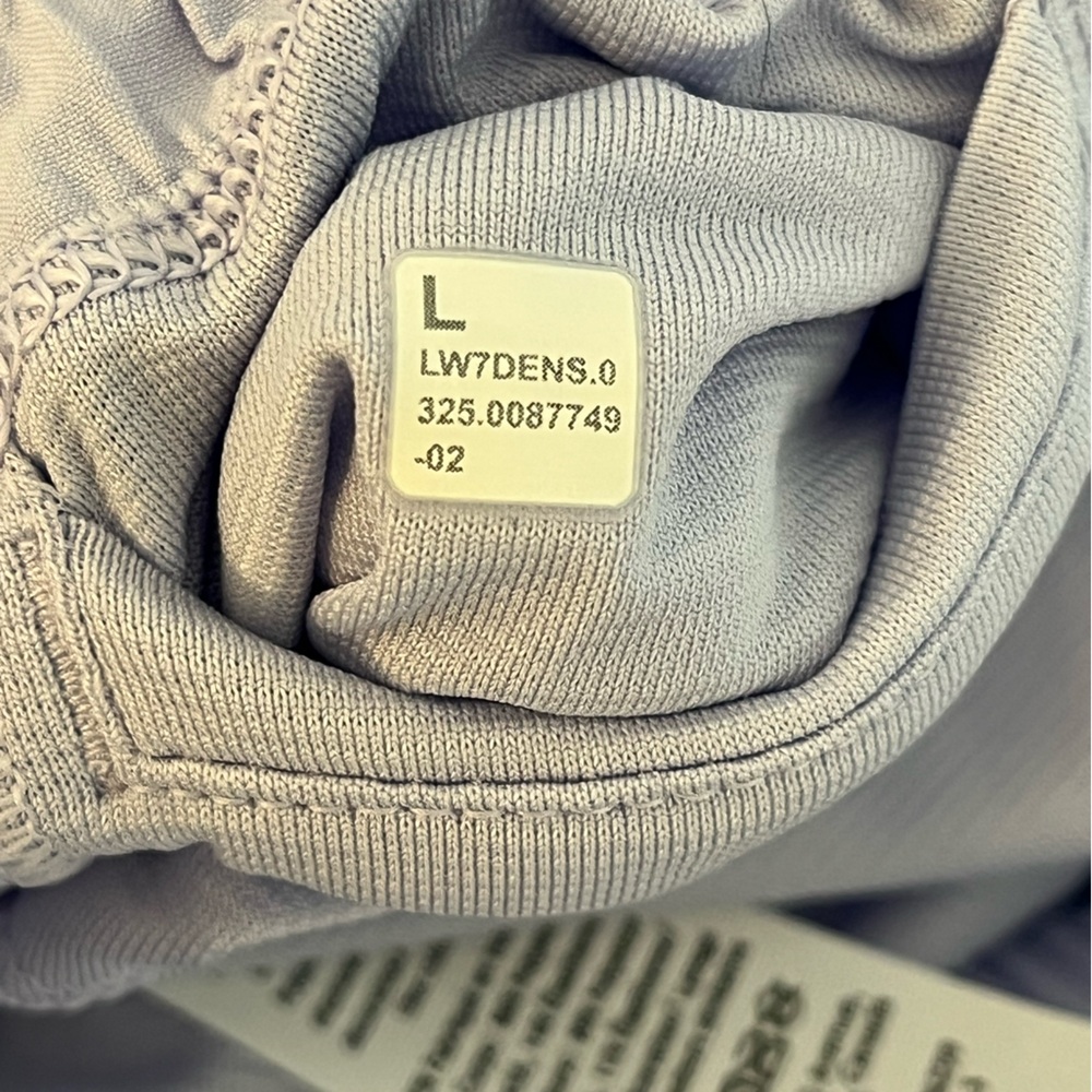 Lululemon Shake It Out High-Rise Running Short 2.5" Lavender Frost Sz L NWT - Picture 6 of 6